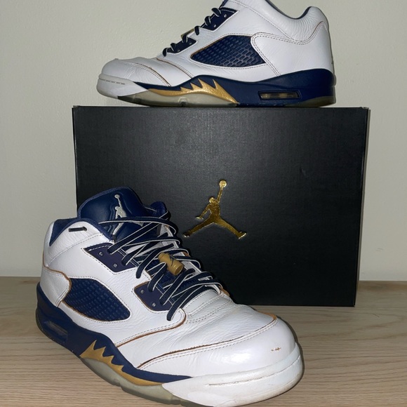 Athletic_Shoes